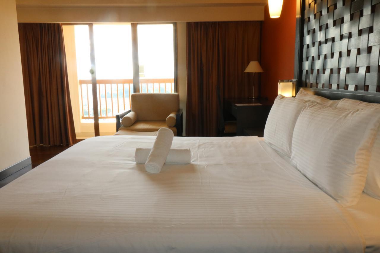 Millennium Suite At Pyramid Tower Petaling Jaya Exterior photo