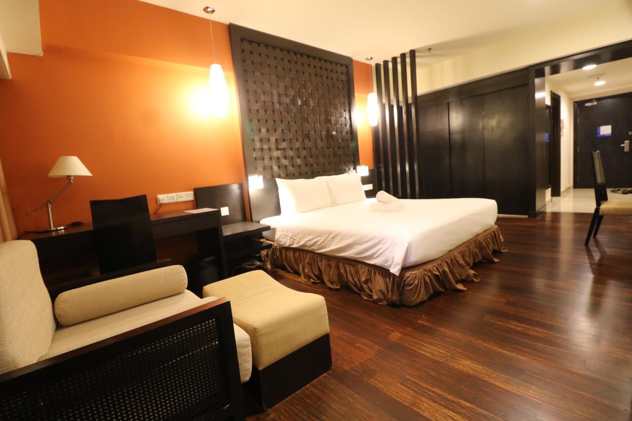 Millennium Suite At Pyramid Tower Petaling Jaya Exterior photo