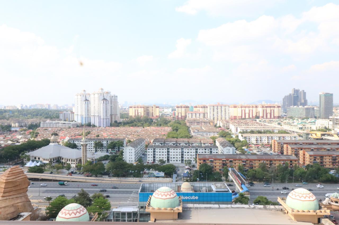 Millennium Suite At Pyramid Tower Petaling Jaya Exterior photo