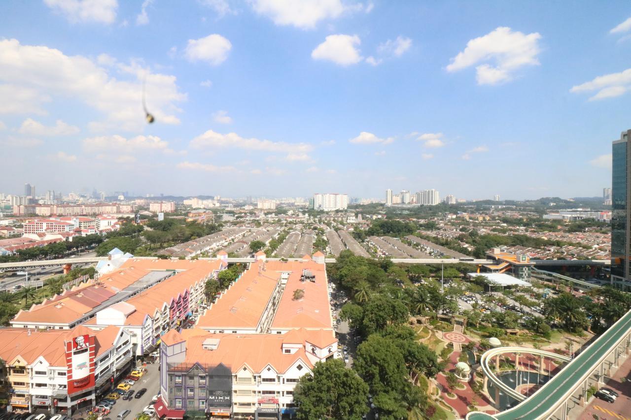 Millennium Suite At Pyramid Tower Petaling Jaya Exterior photo