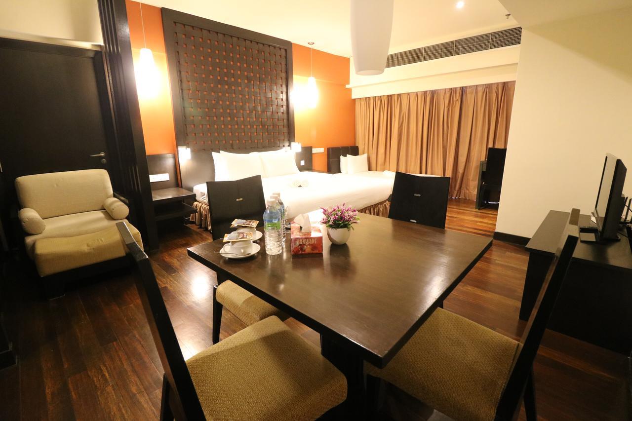 Millennium Suite At Pyramid Tower Petaling Jaya Exterior photo