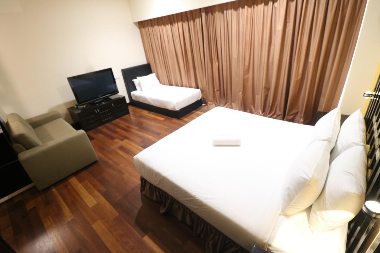 Millennium Suite At Pyramid Tower Petaling Jaya Exterior photo